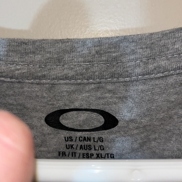 Oakley T-shirt - Picture 2 of 3